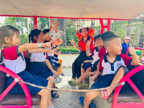 Mầm non bé XuKa tham gia ngoại khóa