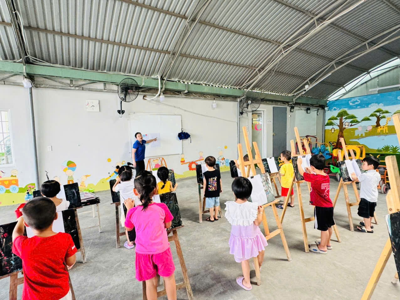 Có thể là hình ảnh về đồ chơi trẻ em và văn bản