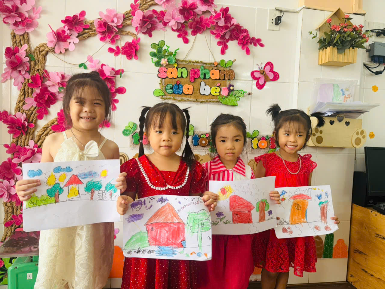 Có thể là hình ảnh về đồ chơi trẻ em và văn bản